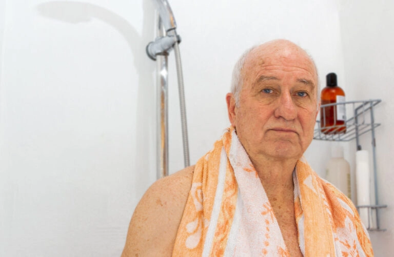 Comment choisir un siège de baignoire adapté aux personnes âgées ?